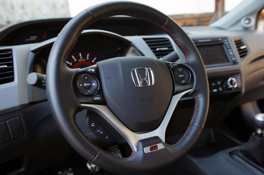  Honda Civic Si 2012 года  (фото 19 из 31)